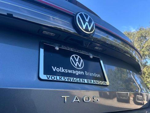 New 2026 Volkswagen Taos SE image 44
