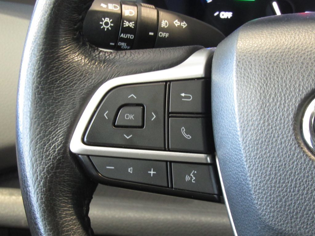 Certified 2024 Toyota Sienna XLE FWD image 27