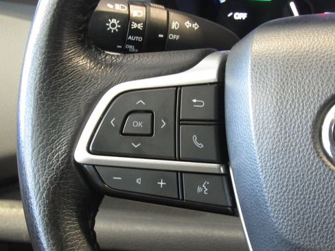 Used 2024 Toyota Sienna XLE FWD image 27