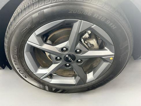 Used 2025 Kia K4 FWD image 11