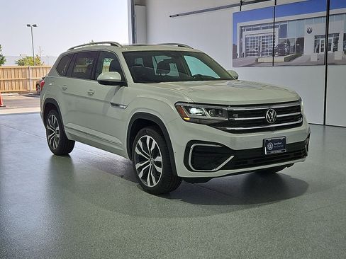 Certified 2023 Volkswagen Atlas SEL Premium AWD/4WD image 2