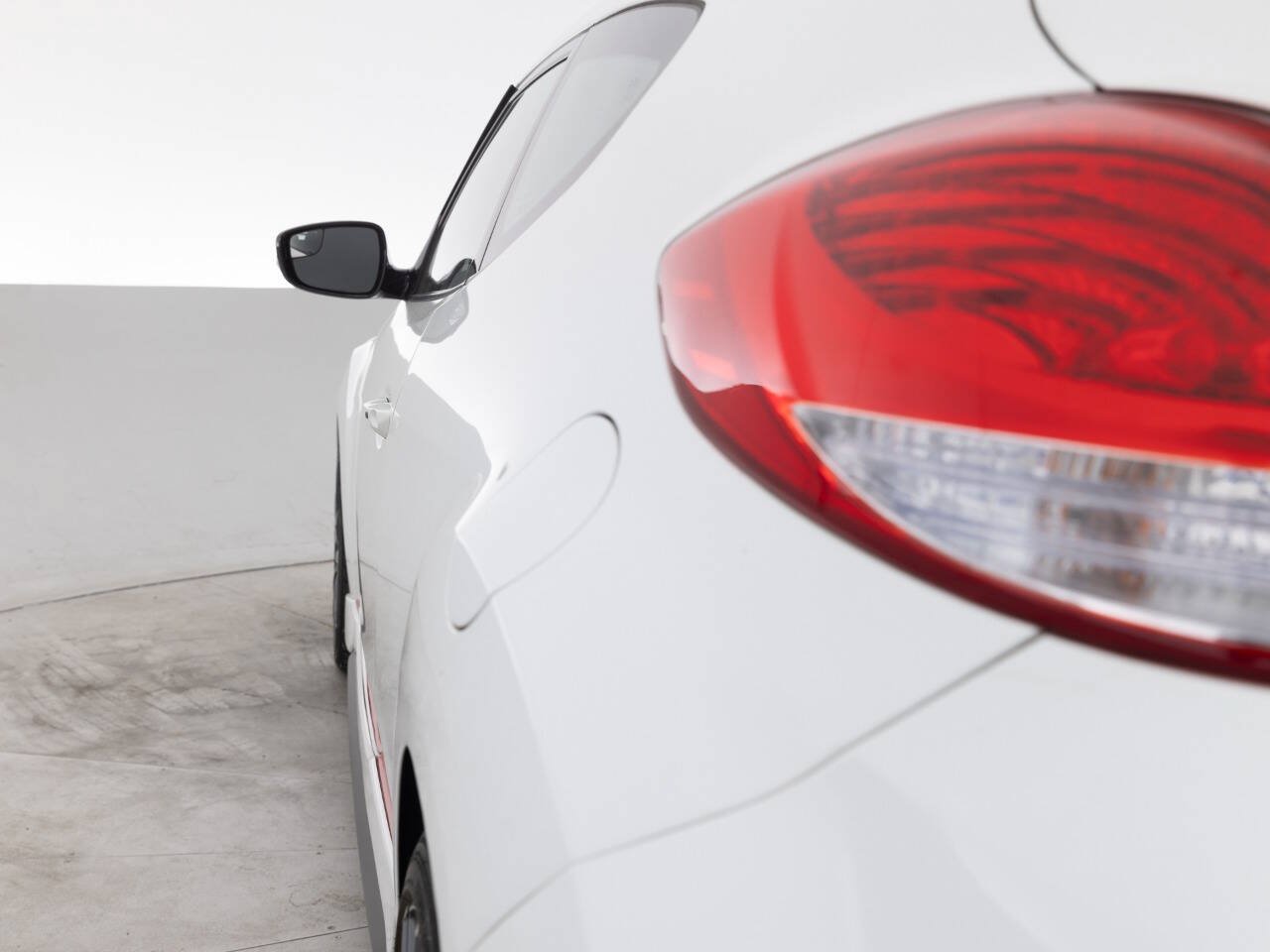 Used 2015 Hyundai Veloster Turbo w/ Option Group 04 FWD image 13