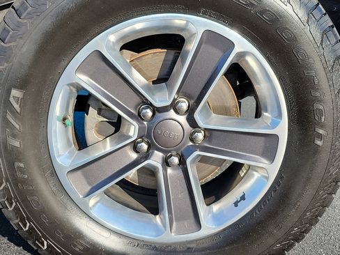 Used 2019 Jeep Wrangler Unlimited Sahara image 8