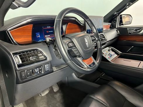 Used 2024 Lincoln Navigator Reserve image 22