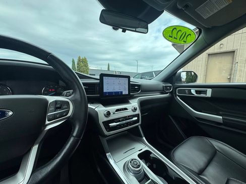 Used 2022 Ford Explorer XLT AWD/4WD image 24