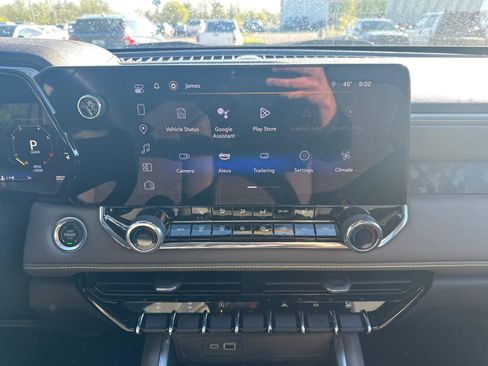 Used 2024 Chevrolet Colorado ZR2 w/ Technology Package image 8