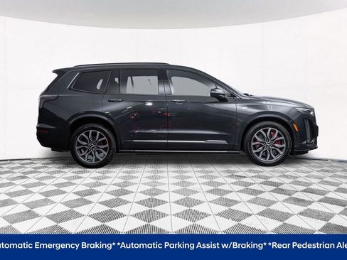 Used 2023 Cadillac XT6 Sport w/ Technology Package image 12