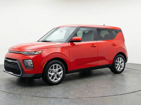 Used 2025 Kia Soul LX w/ LX Technology Package FWD image 3