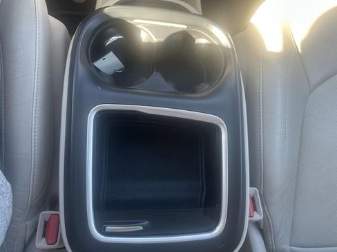 Used 2021 Chrysler Pacifica Touring-L image 28