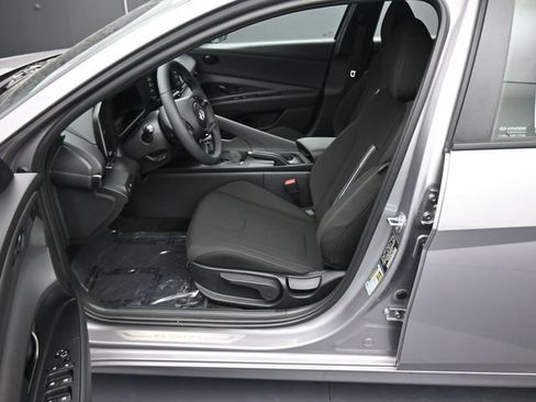Used 2025 Hyundai Elantra Sport FWD image 12