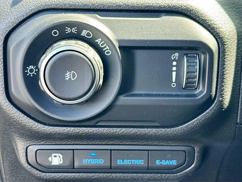 Used 2023 Jeep Wrangler Unlimited Sahara w/ Cold Weather Group AWD/4WD image 11