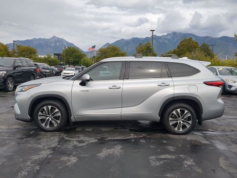 Used 2020 Toyota Highlander XLE AWD/4WD image 9