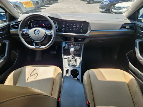 Used 2019 Volkswagen Jetta SEL w/ Cold Weather Package FWD image 8