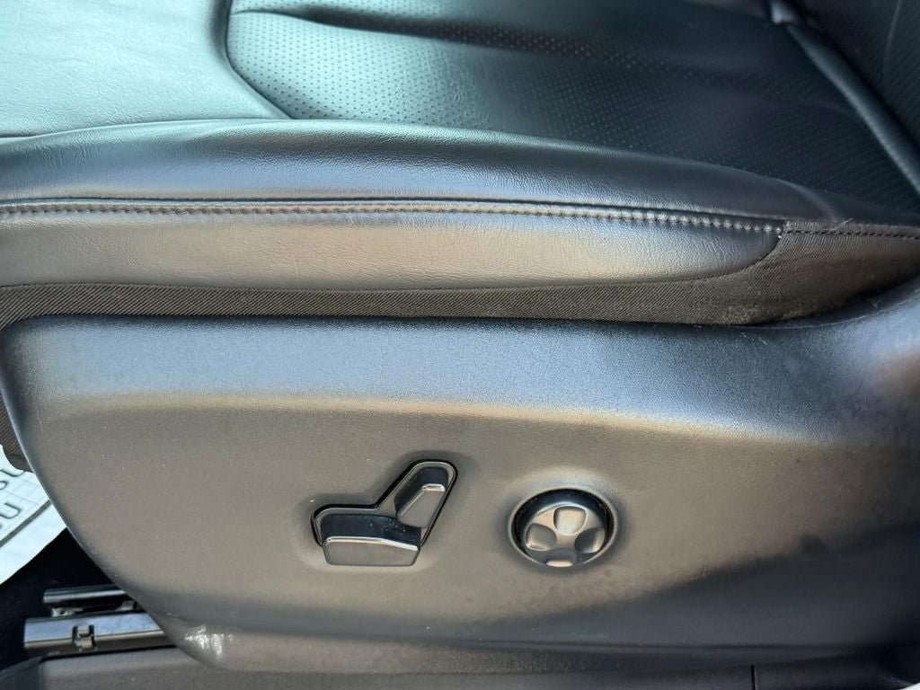 Used 2023 Chrysler Pacifica Touring-L FWD image 19