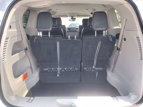 Used 2024 Chrysler Pacifica Touring-L image 24