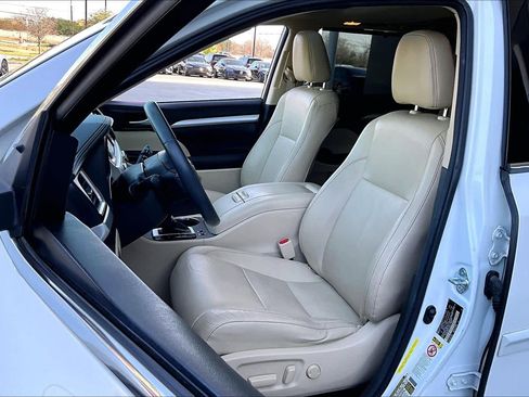 Used 2016 Toyota Highlander XLE image 7