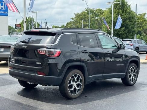 Used 2024 Jeep Compass Latitude AWD/4WD image 3