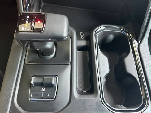 Used 2023 GMC Sierra 1500 AT4 w/ AT4 Premium Package AWD/4WD image 18