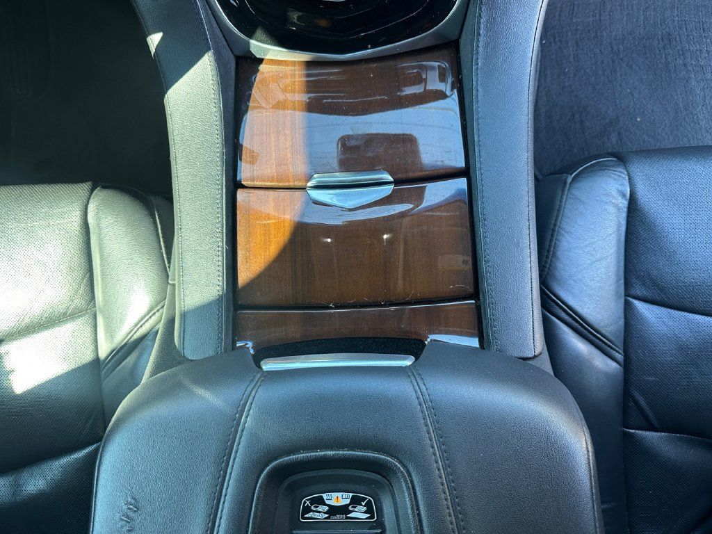 Used 2019 Cadillac Escalade Premium Luxury AWD/4WD image 16