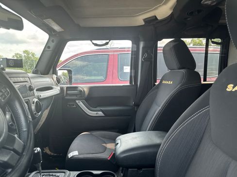 Used 2013 Jeep Wrangler Unlimited Sahara w/ Connectivity Group AWD/4WD image 29