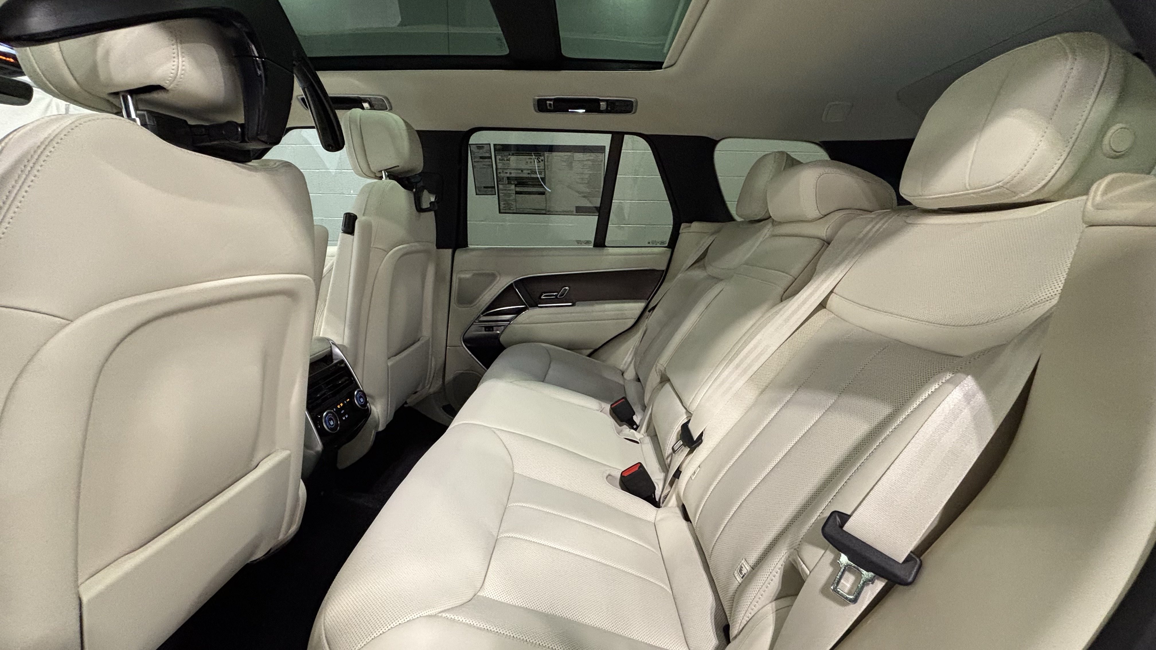 New 2026 Land Rover Range Rover SE AWD/4WD image 6