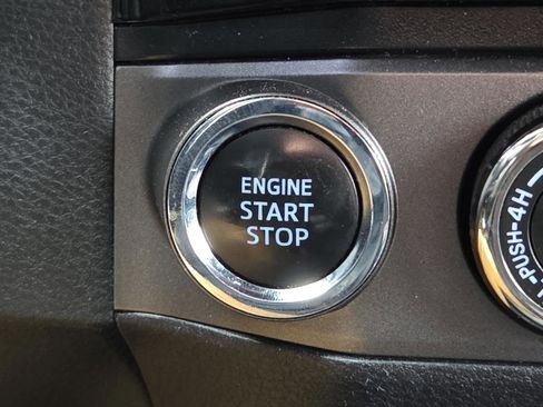 Used 2018 Toyota Tacoma TRD Sport w/ Technology Package image 26