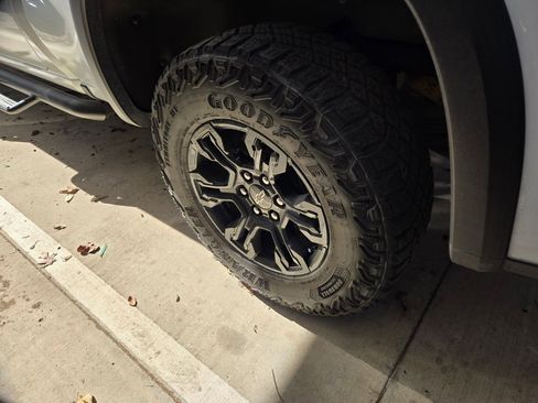 Used 2022 Chevrolet Silverado 1500 ZR2 w/ Technology Package image 9