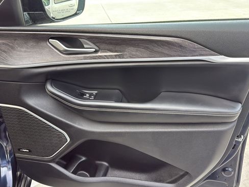 Used 2023 Jeep Grand Cherokee L Limited image 37