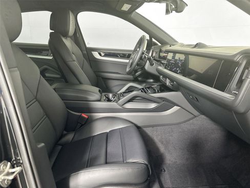 Certified 2026 Porsche Cayenne Coupe AWD/4WD image 28