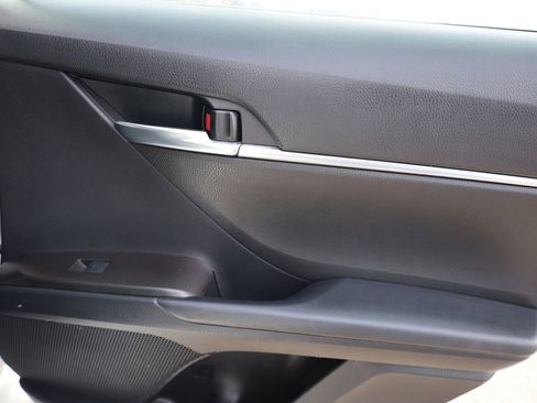 Used 2022 Toyota Camry SE image 31