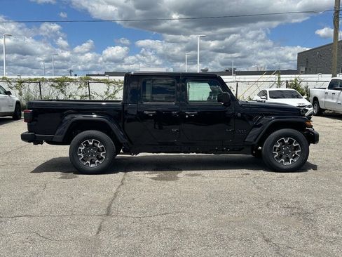 New 2026 Jeep Gladiator Sport AWD/4WD image 2