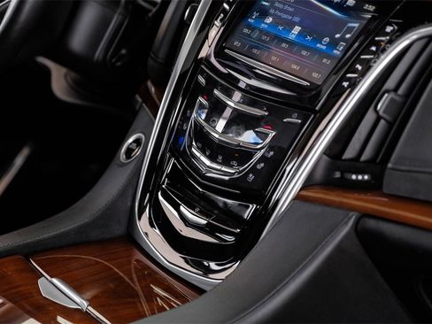 Used 2019 Cadillac Escalade ESV Luxury image 24