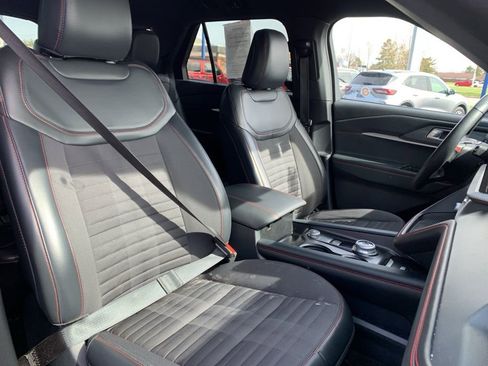 Used 2025 Ford Explorer ST-Line w/ ST-Line Street Pack image 11