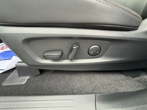 New 2025 Nissan Pathfinder SL w/ Black Appearance Package image 13