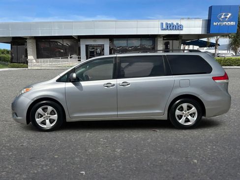 Used 2012 Toyota Sienna LE FWD image 6