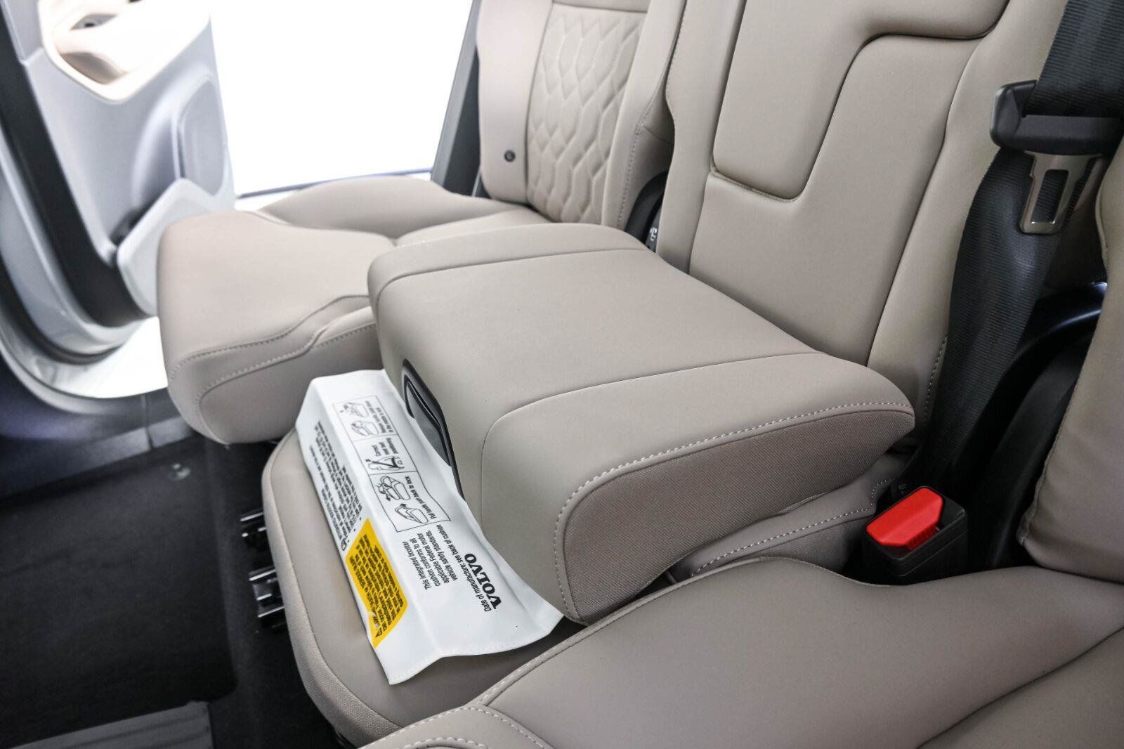 New 2026 Volvo XC90 T8 Plus w/ Protection Package Premier AWD/4WD image 21