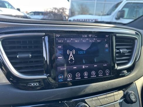 Used 2019 Chrysler Pacifica Touring-L Plus w/ S Appearance Package image 13