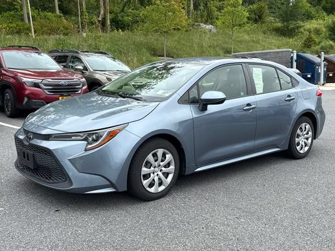 Used 2022 Toyota Corolla LE FWD image 3