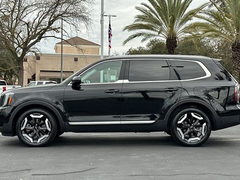 Used 2023 Kia Telluride EX w/ EX Captain's Chair Package image 6