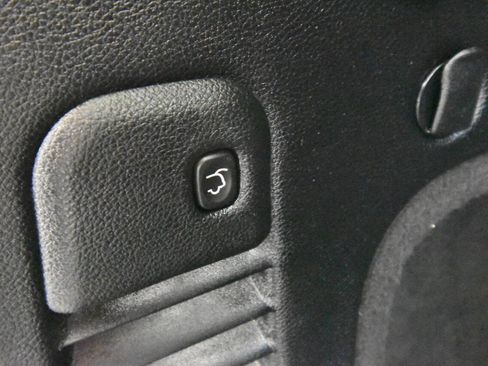 Used 2019 Jeep Grand Cherokee Limited image 36