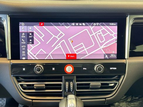 Used 2025 Porsche Macan image 16