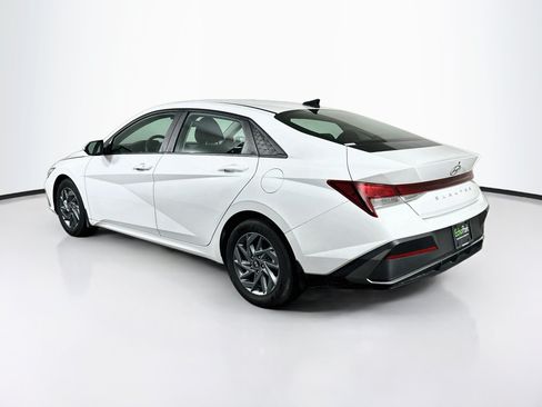 Used 2024 Hyundai Elantra SEL FWD image 5