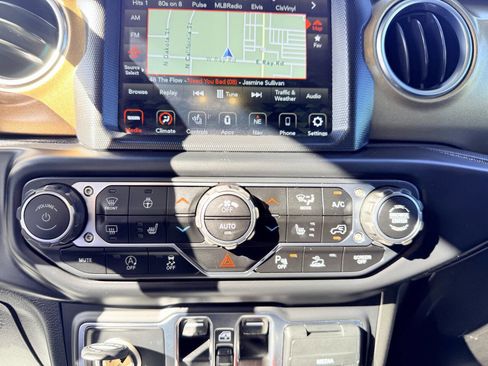 Used 2020 Jeep Gladiator Rubicon image 16