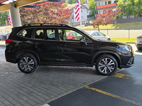 Used 2024 Subaru Forester Limited AWD/4WD image 4