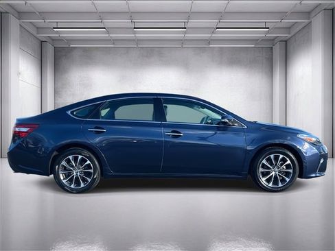 Used 2016 Toyota Avalon XLE Premium image 2