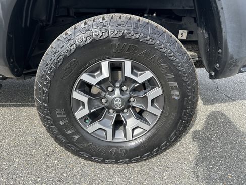 Used 2022 Toyota Tacoma TRD Off-Road image 15