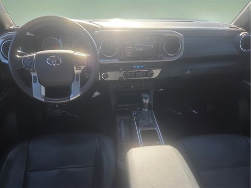 Used 2022 Toyota Tacoma Limited image 15