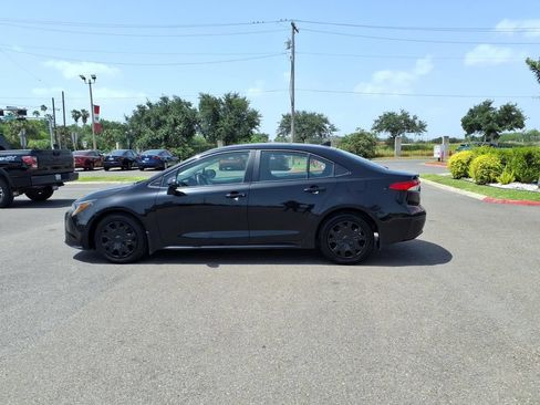 Used 2025 Toyota Corolla LE FWD image 2