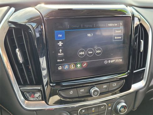 Used 2021 Chevrolet Traverse LT image 26