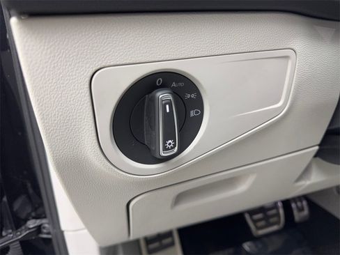 Used 2024 Volkswagen Tiguan SE R-Line image 58